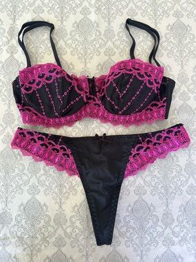 Fredricks of Hollywood Lingerie Set with Hot Pink Lace Trim/Embroidery 34C/M